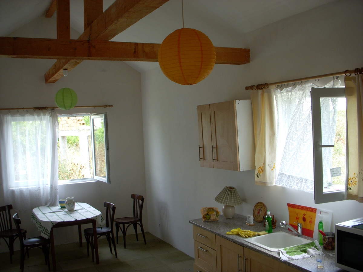 Продажа дома в развитом болгарском селе в 7 км от районного центра Тервел, 85 км от Варны и 33 км от областного центра Добрич.