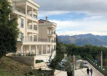 Продается квартира-апартаменты 97.2 м2 в Черногории